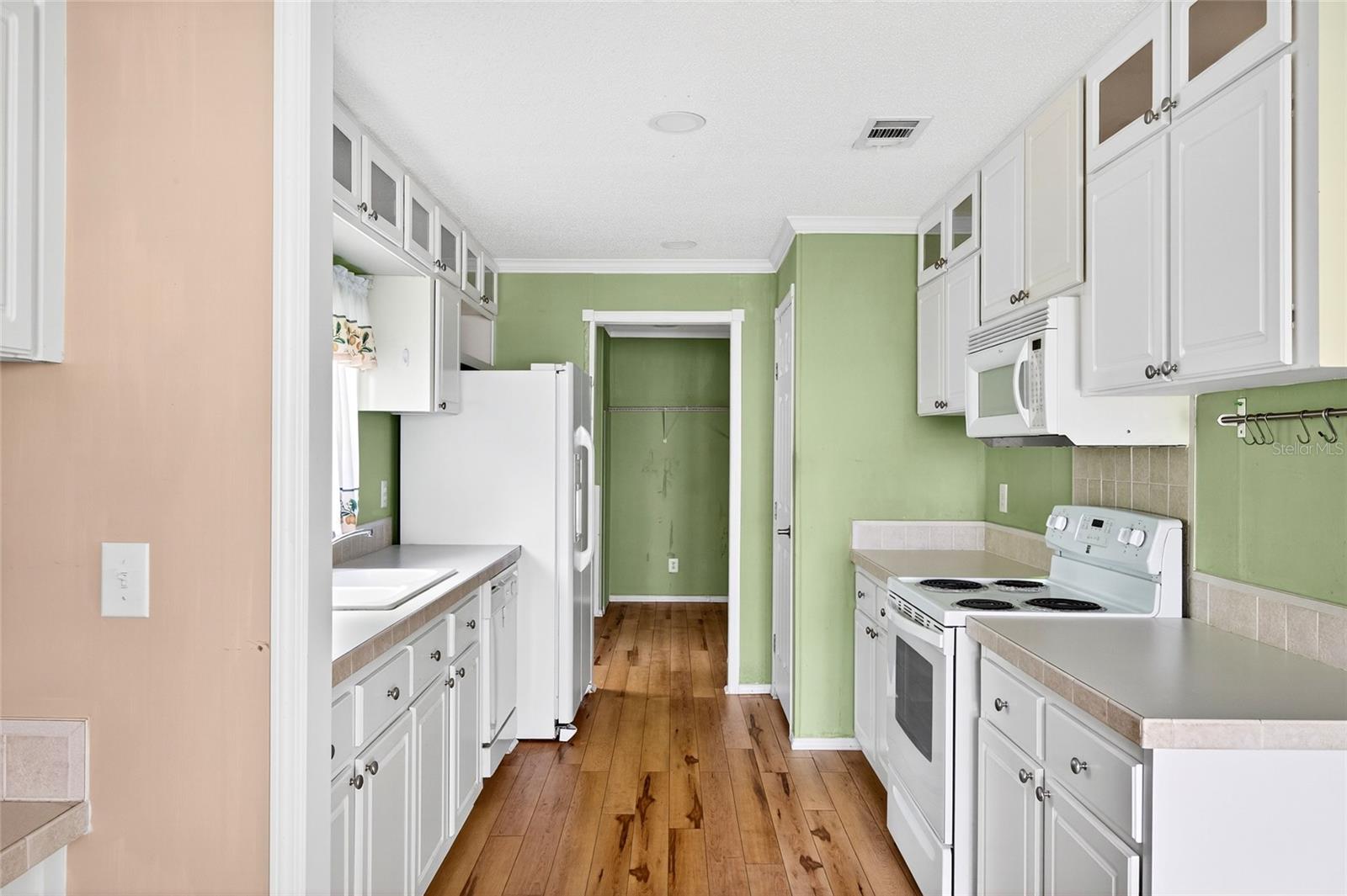 Image 15 of 52 For 413 Quail Street