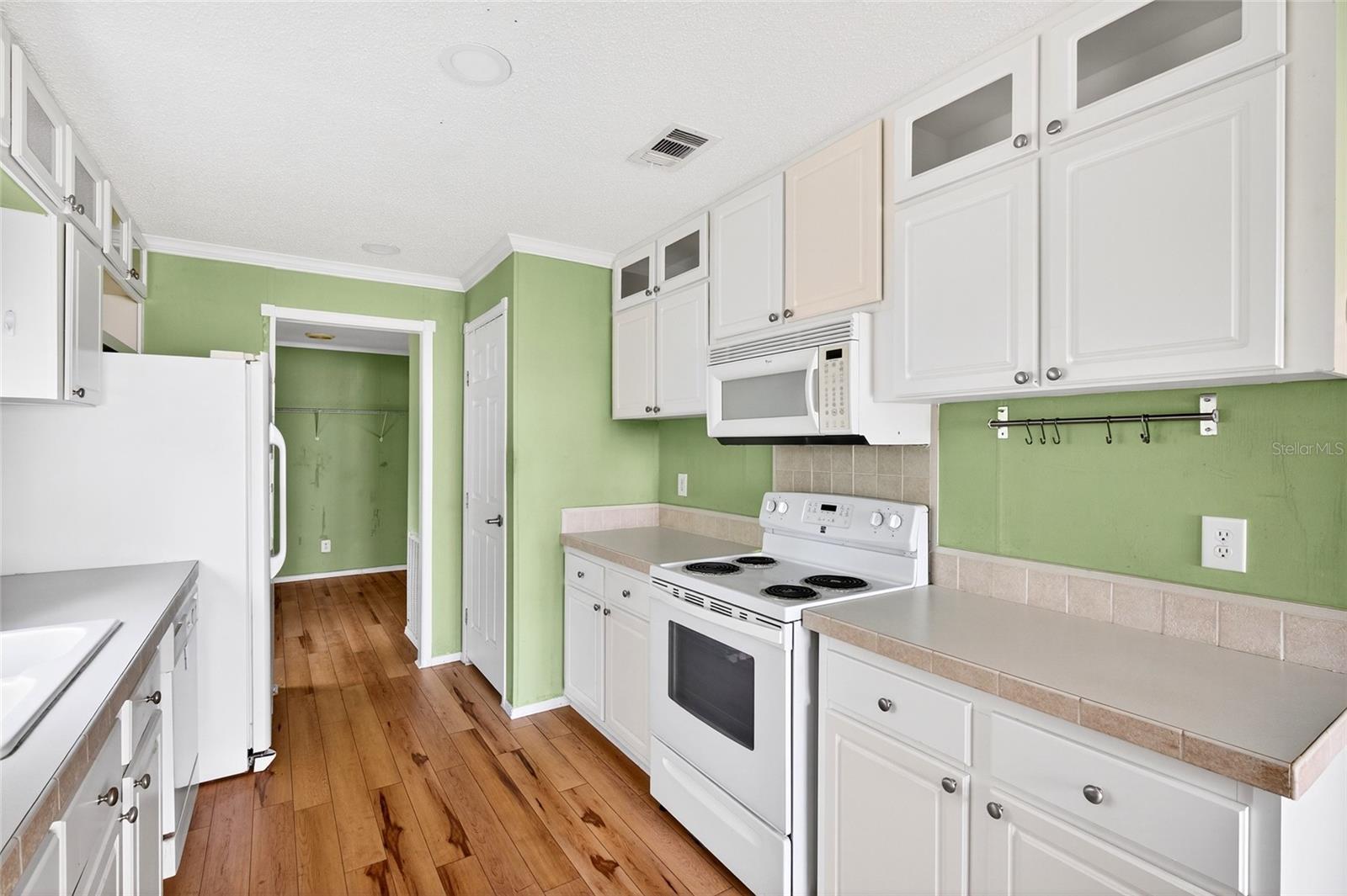 Image 16 of 52 For 413 Quail Street