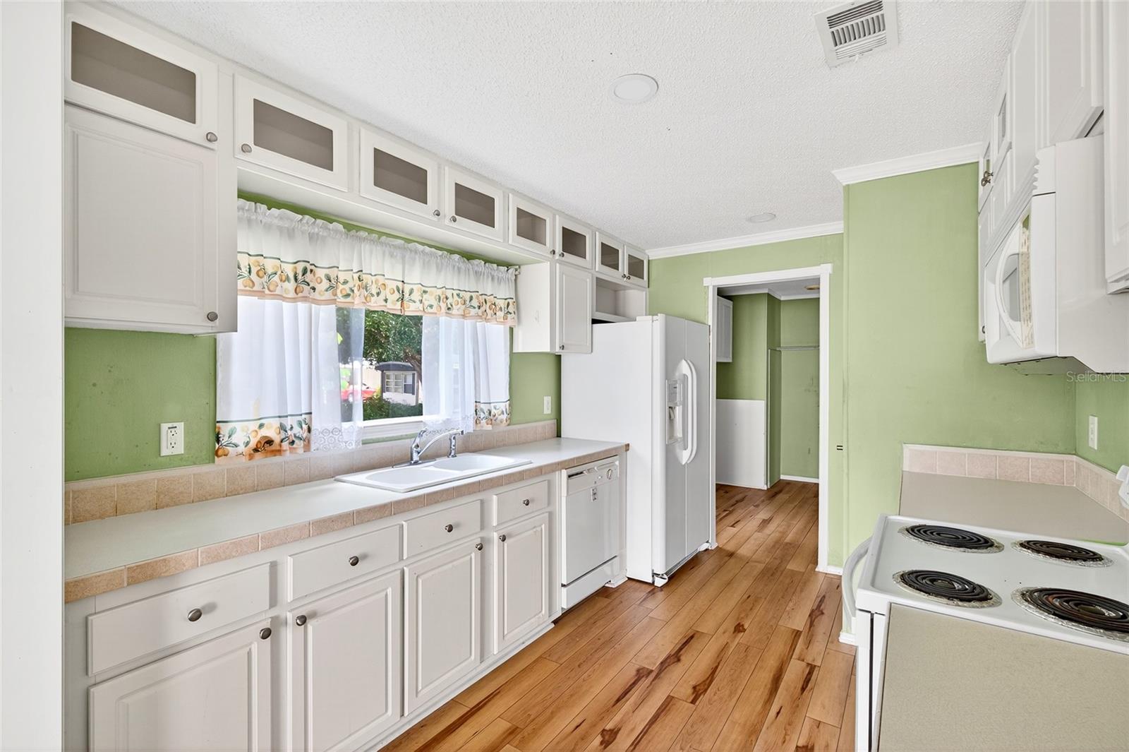 Image 17 of 52 For 413 Quail Street