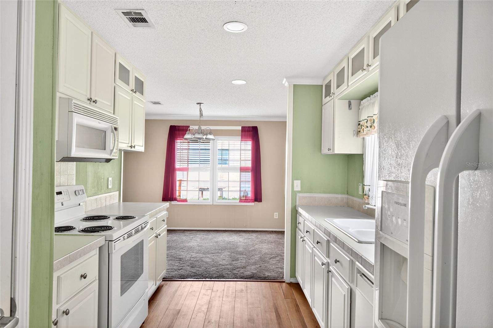 Image 19 of 52 For 413 Quail Street