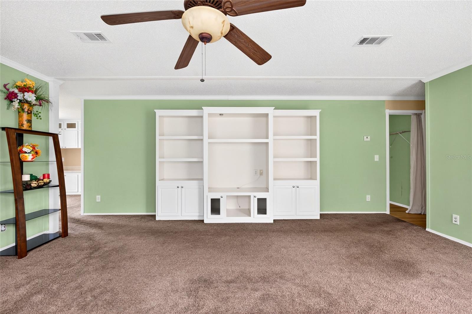 Image 6 of 52 For 413 Quail Street