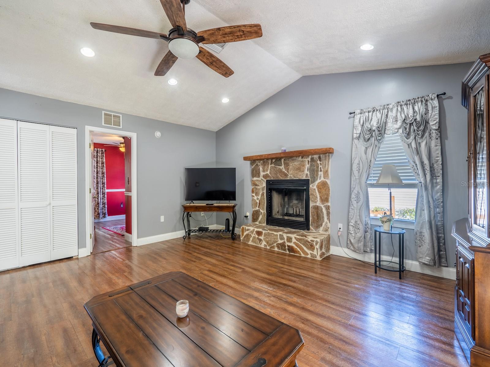 Image 11 of 41 For 13425 217th Court