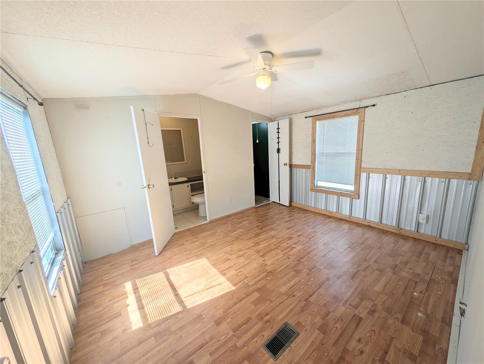 Image 10 of 27 For 15443 86th Lane