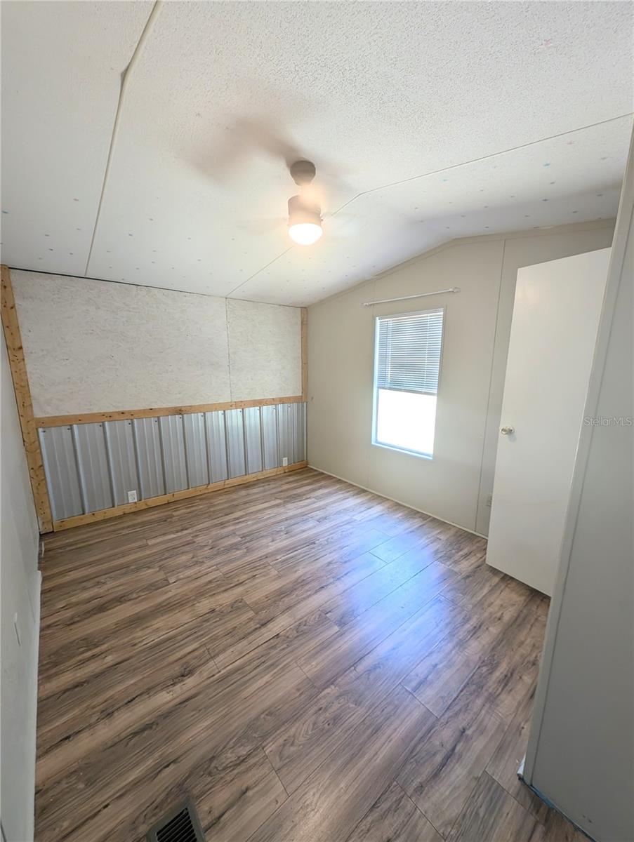 Image 14 of 27 For 15443 86th Lane