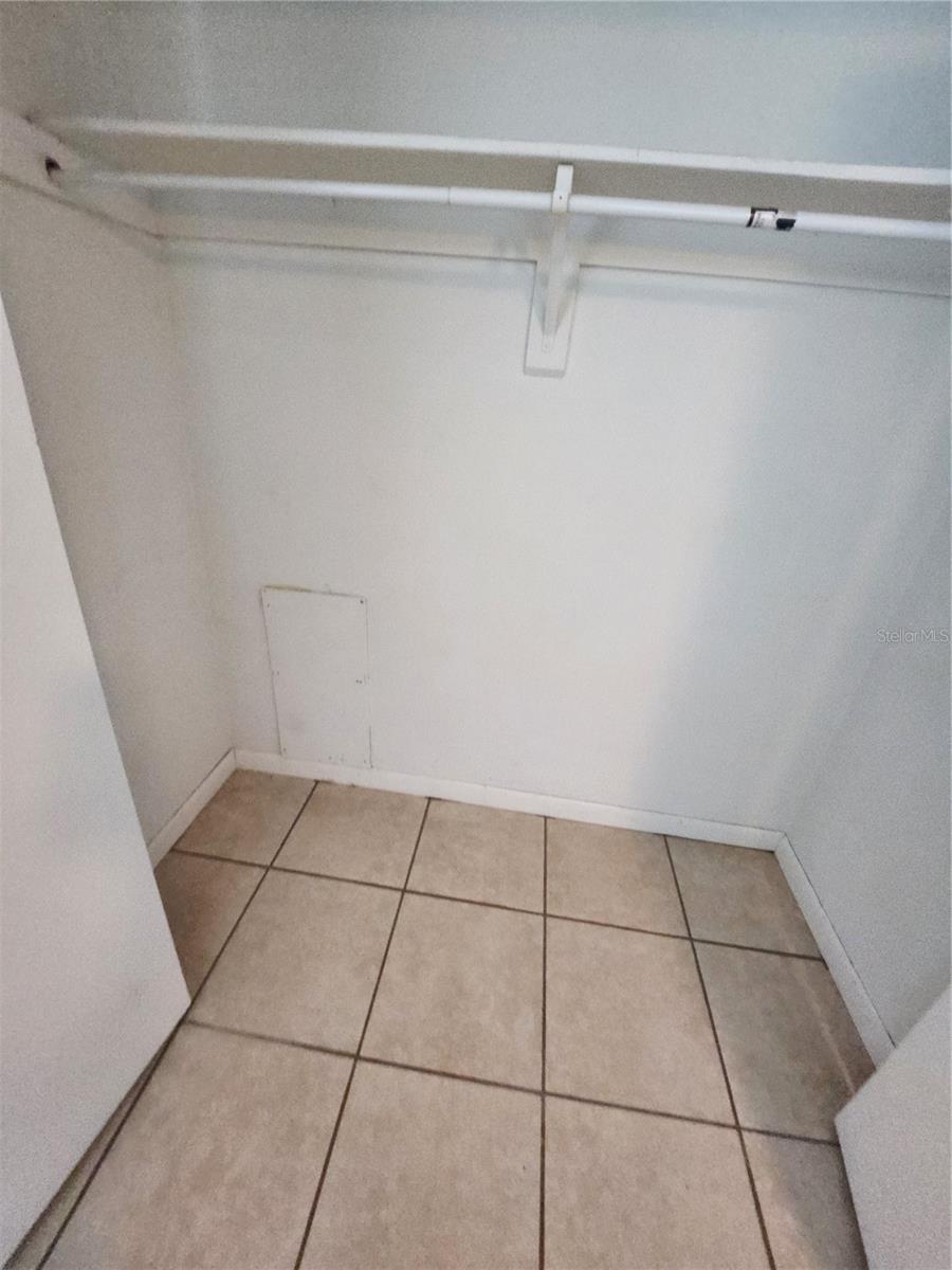 Image 10 of 54 For 25 Beverly Hills Boulevard