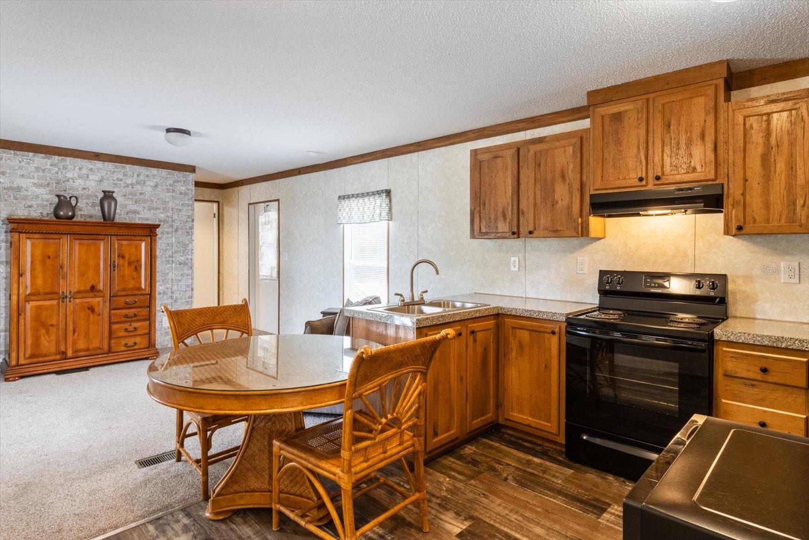 Image 17 of 21 For 8572 Lindhurst Circle