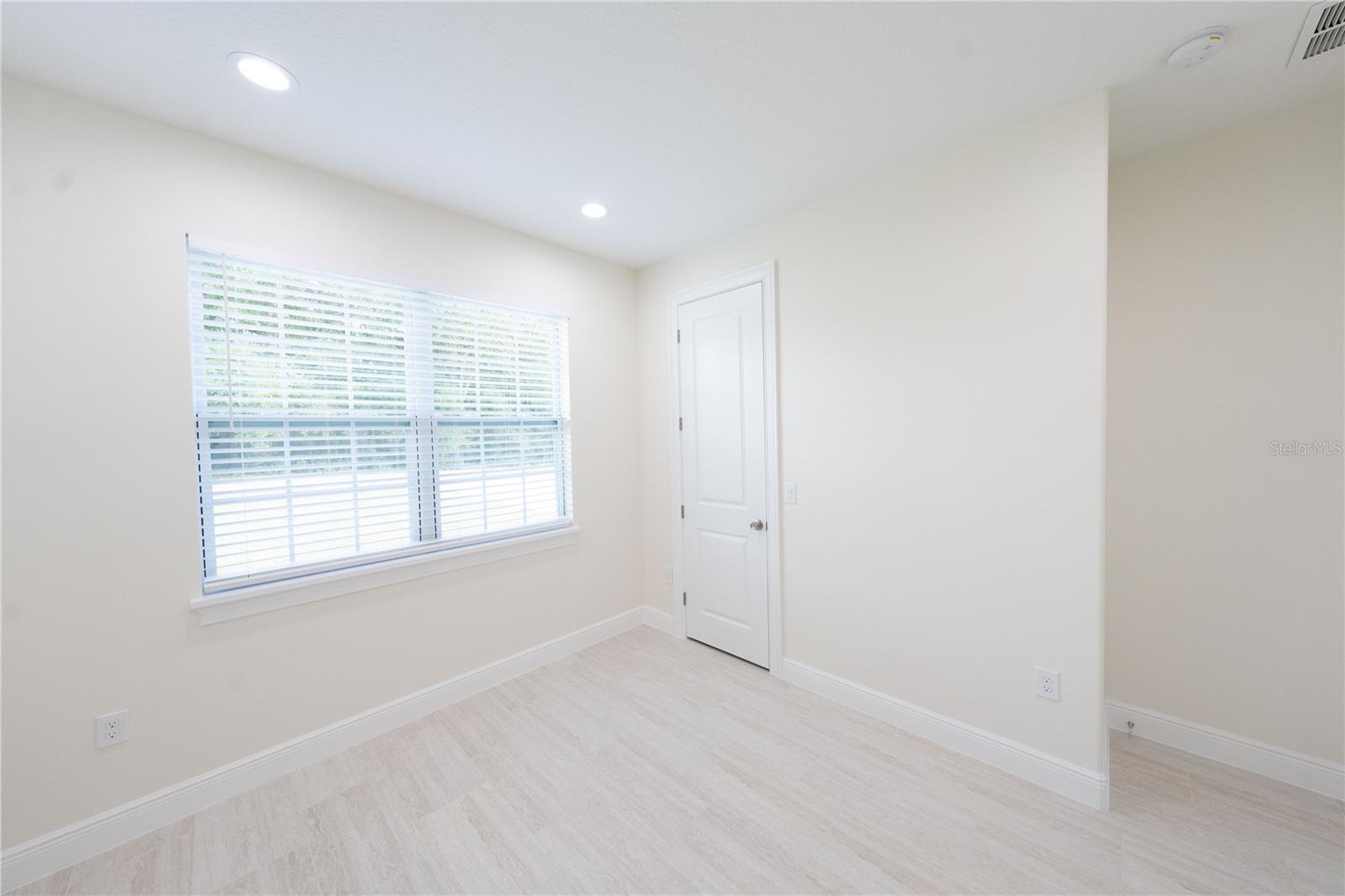 Image 14 of 47 For 15303 94th Terrace