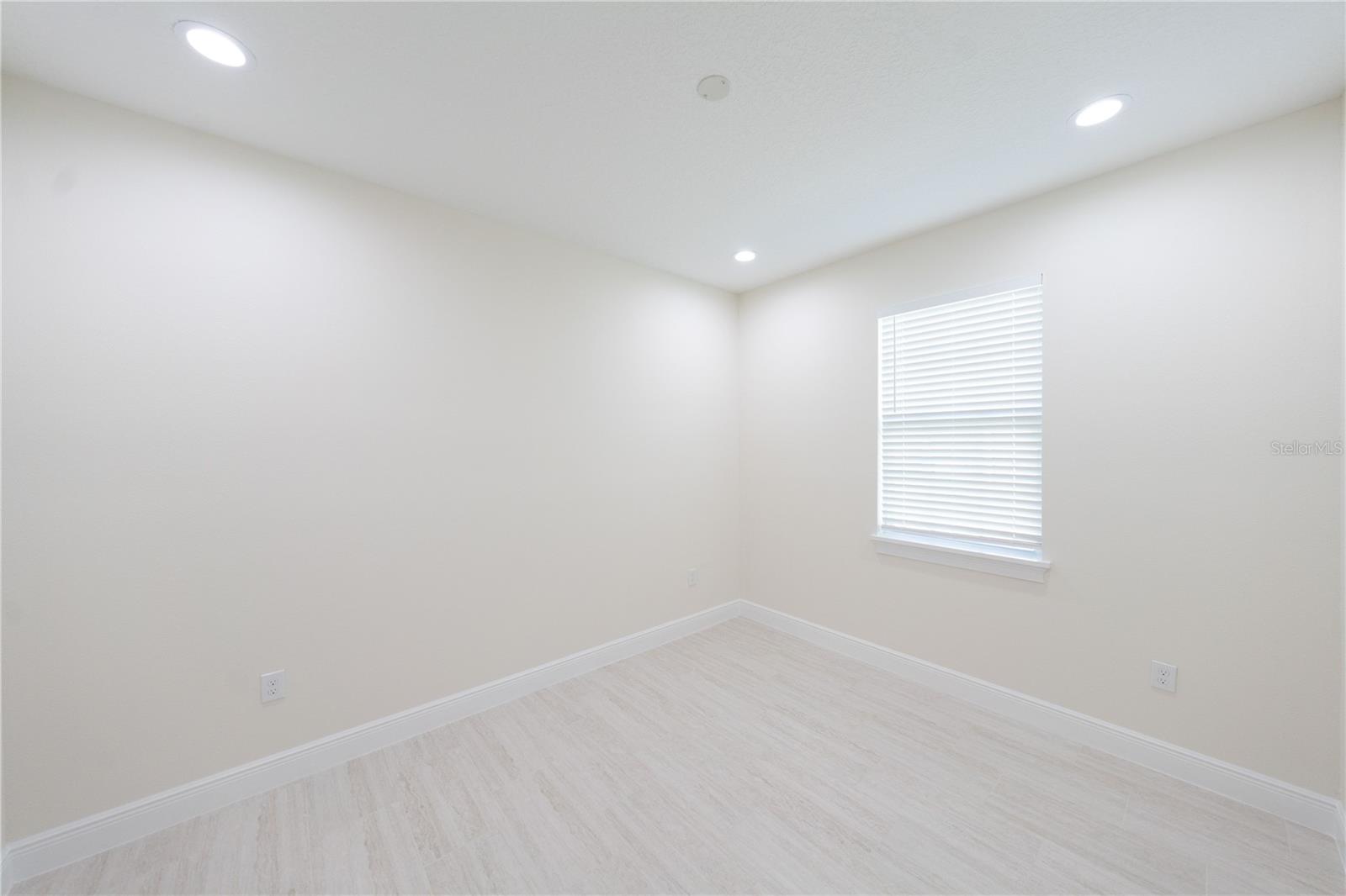 Image 23 of 47 For 15303 94th Terrace