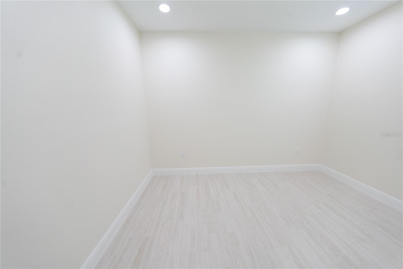 Image 24 of 47 For 15303 94th Terrace