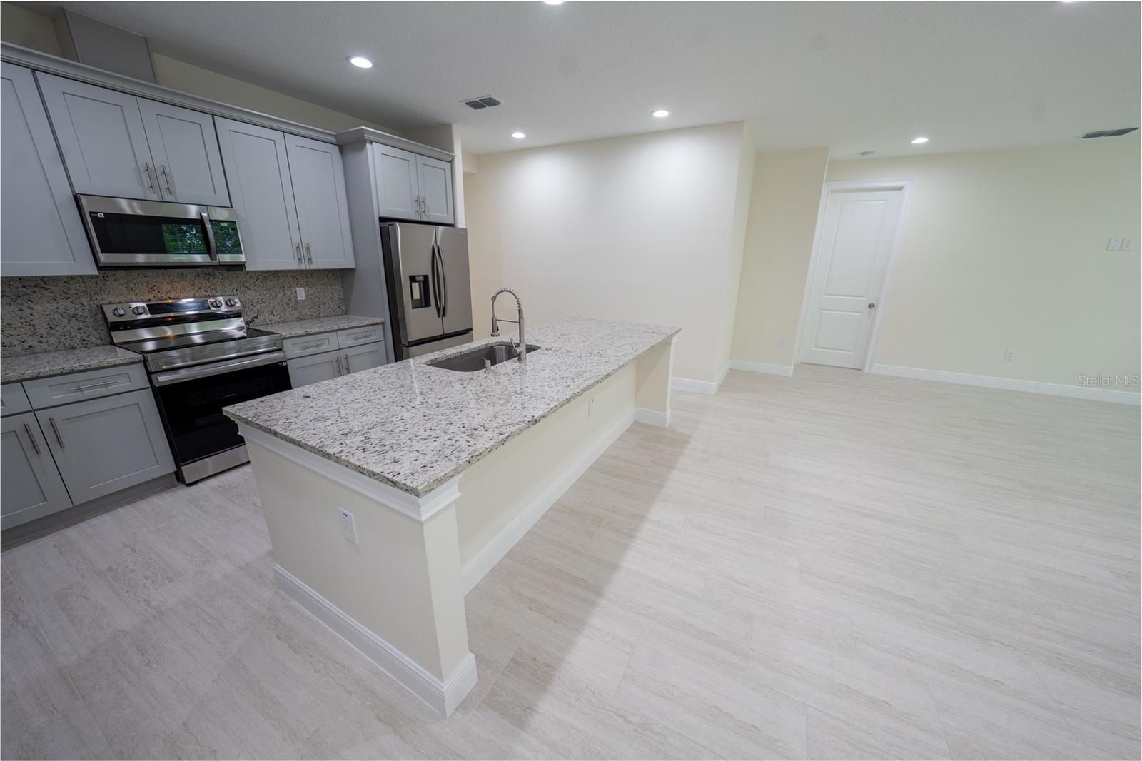 Image 4 of 47 For 15303 94th Terrace