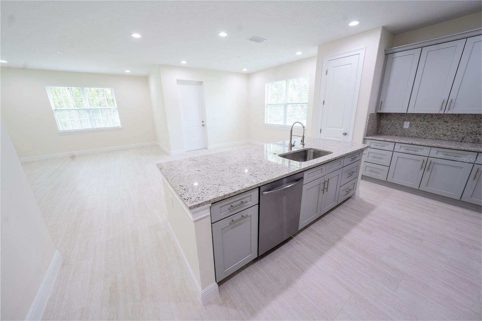 Image 8 of 47 For 15303 94th Terrace