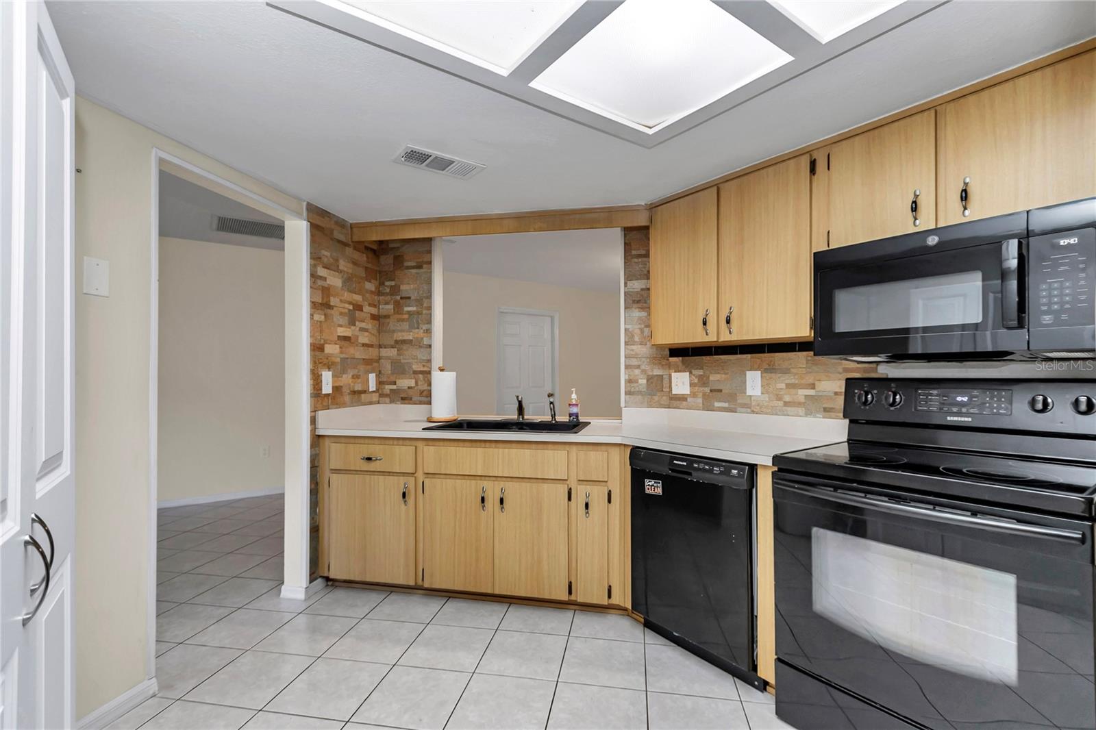 Image 10 of 42 For 10897 80th Court