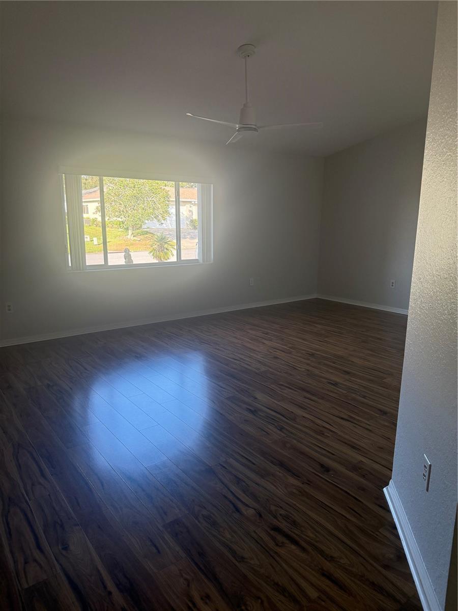 Image 4 of 13 For 9050 135th Loop