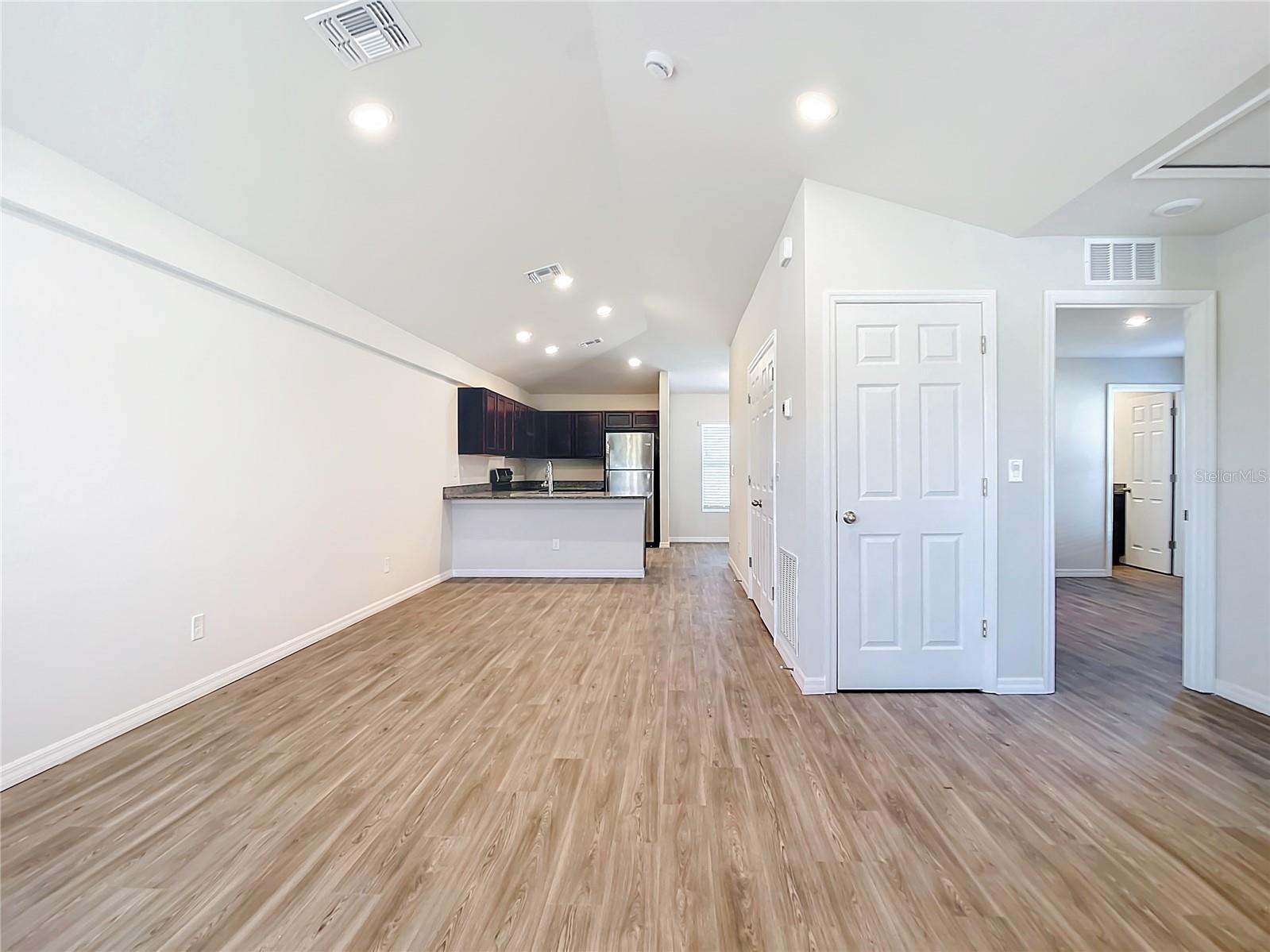 Image 4 of 23 For 11399 Poplin Avenue