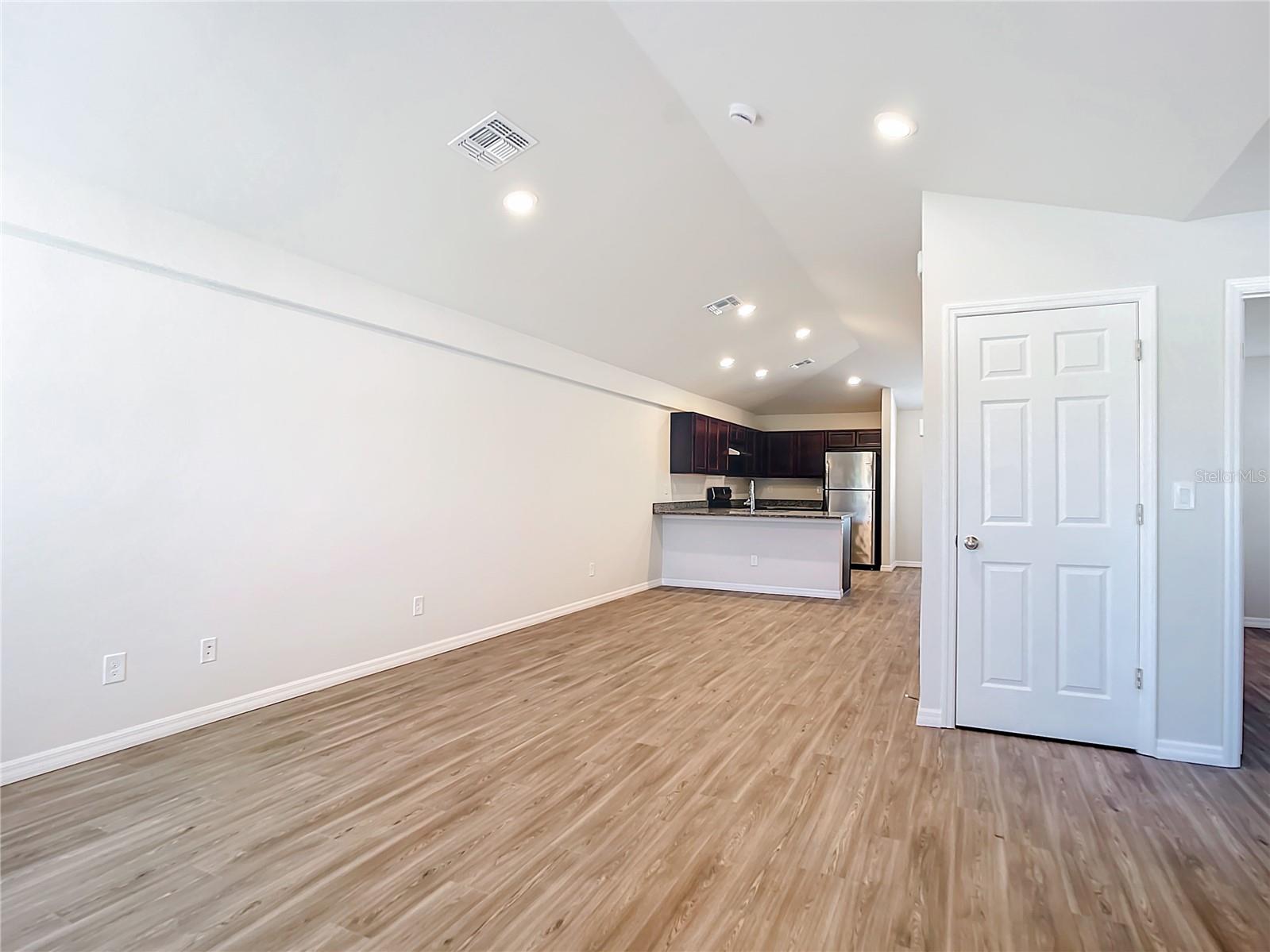 Image 5 of 23 For 11399 Poplin Avenue