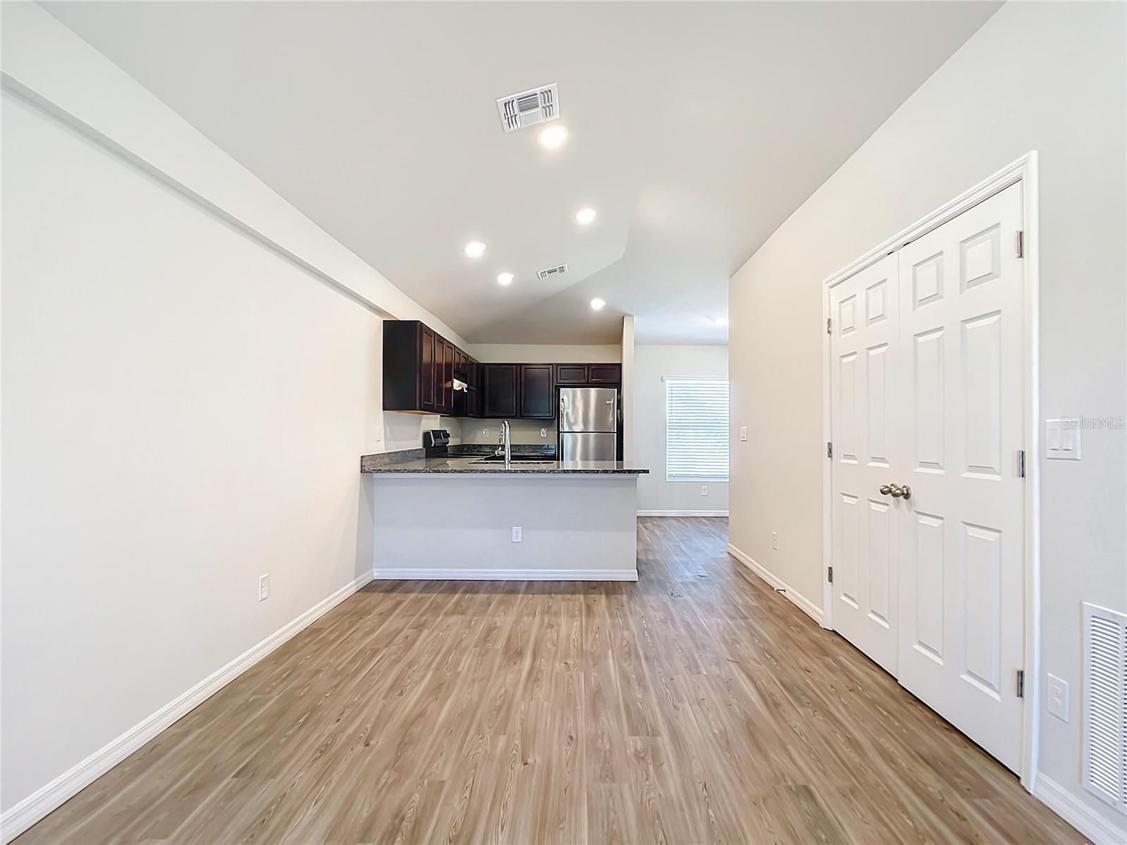 Image 6 of 23 For 11399 Poplin Avenue