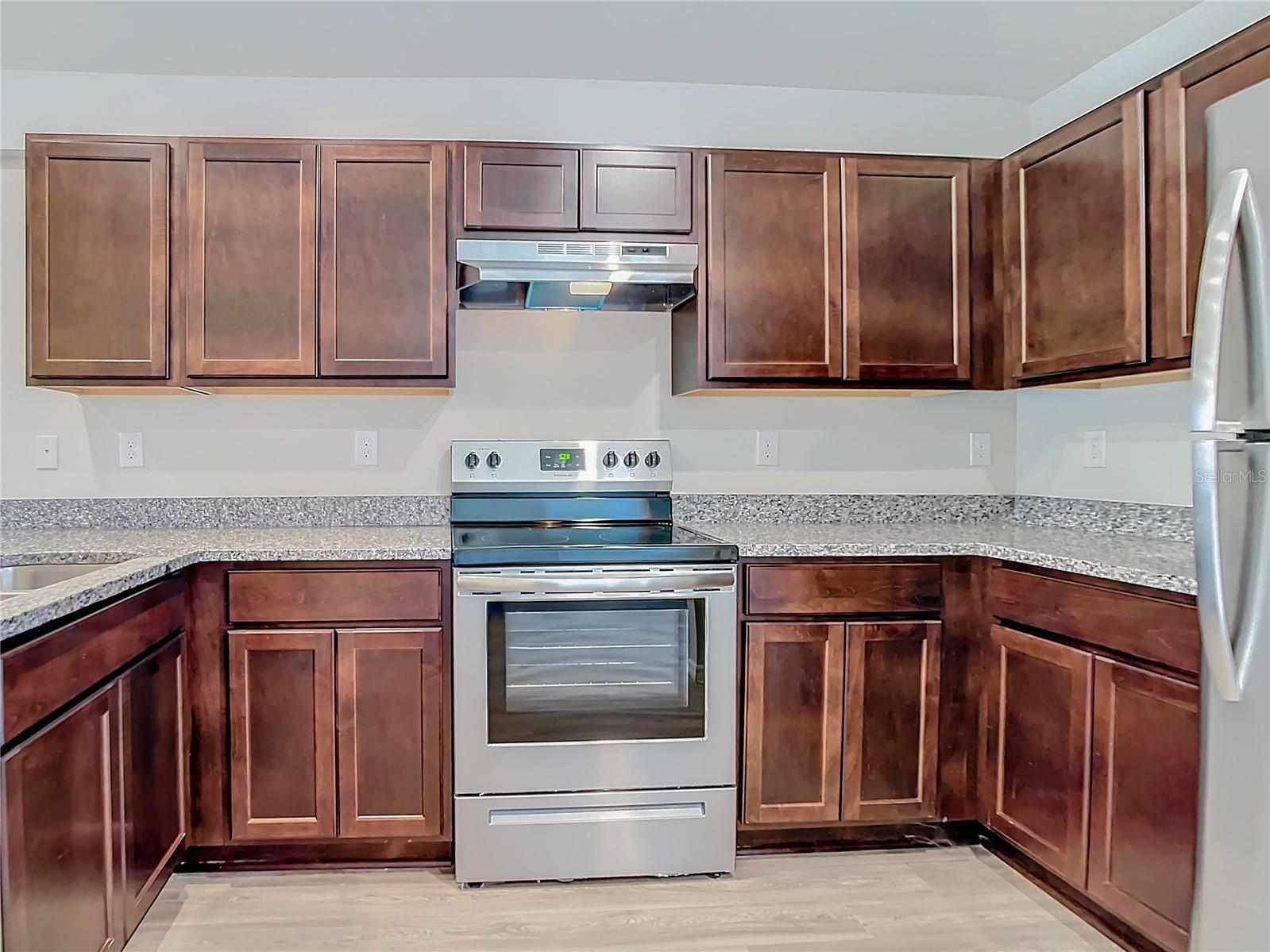 Image 8 of 23 For 11399 Poplin Avenue