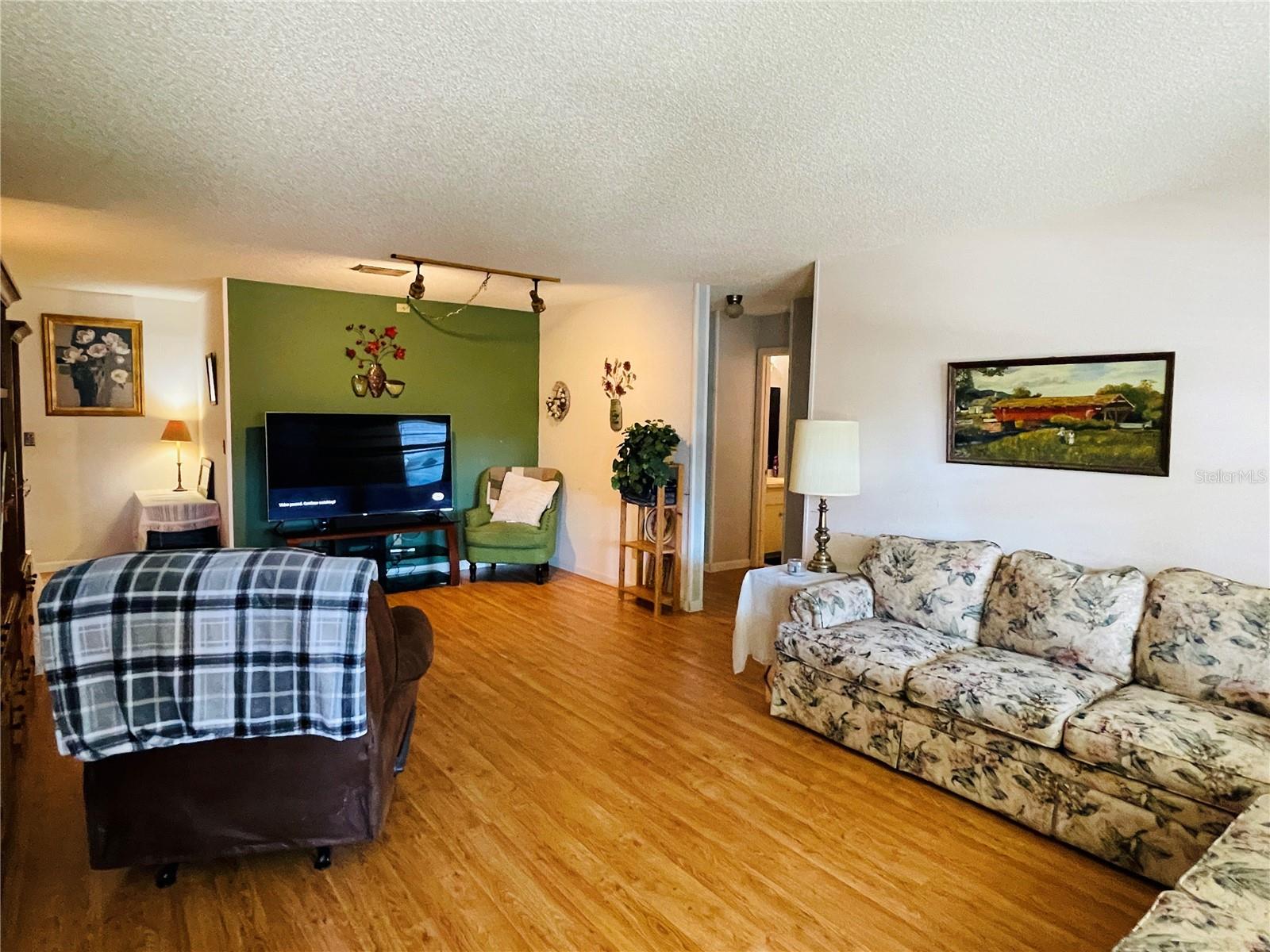 Image 7 of 23 For 8685 94th Lane H