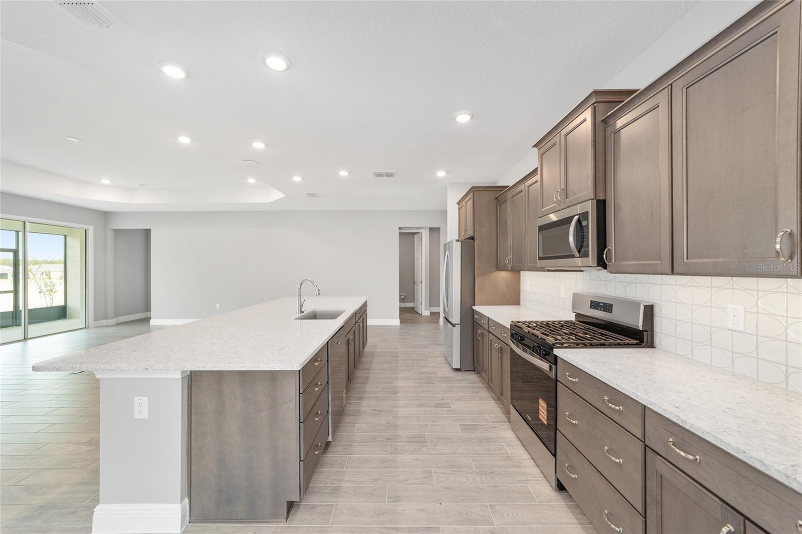 Image 18 of 47 For 10420 105th Court