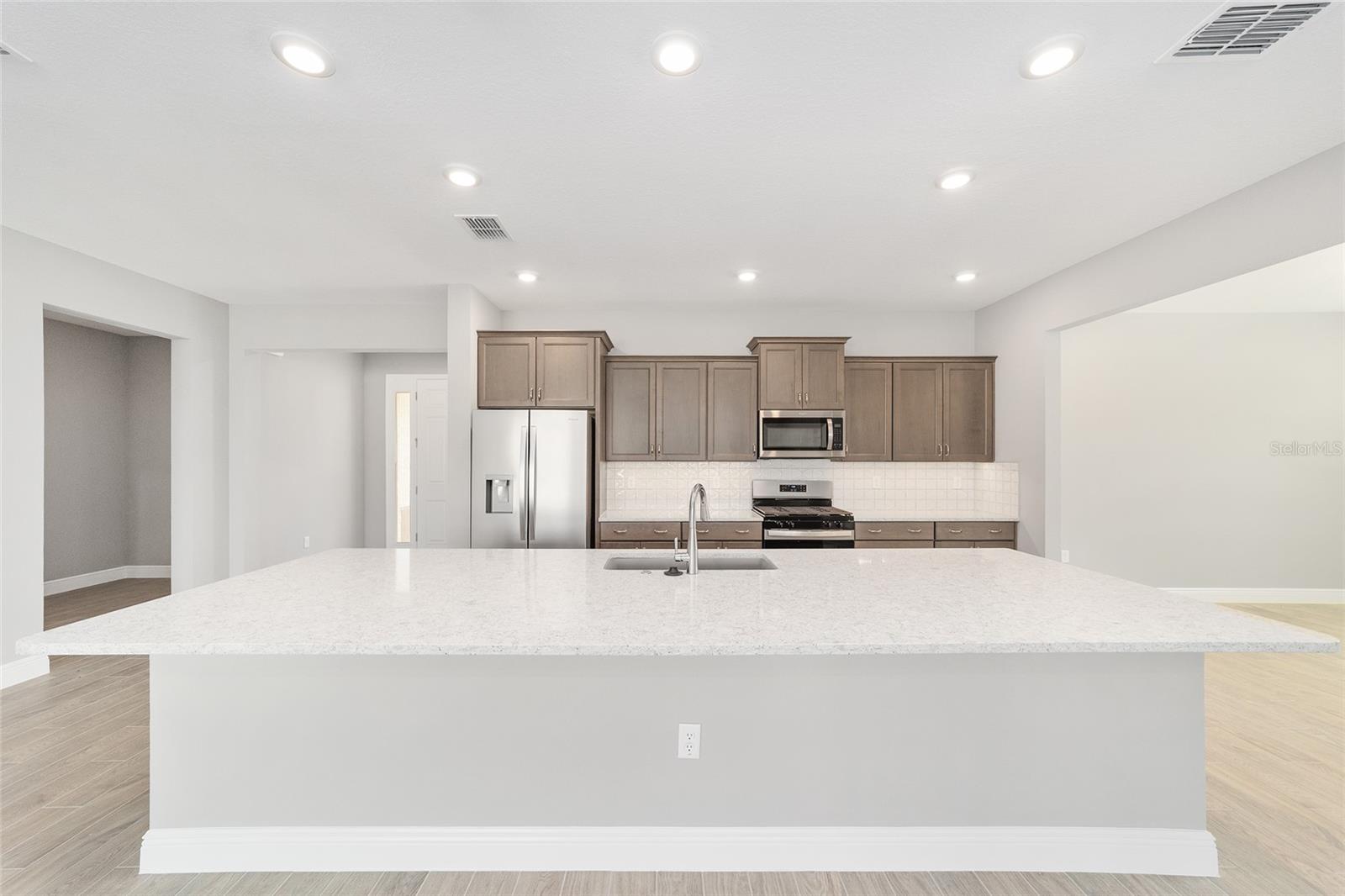 Image 19 of 47 For 10420 105th Court