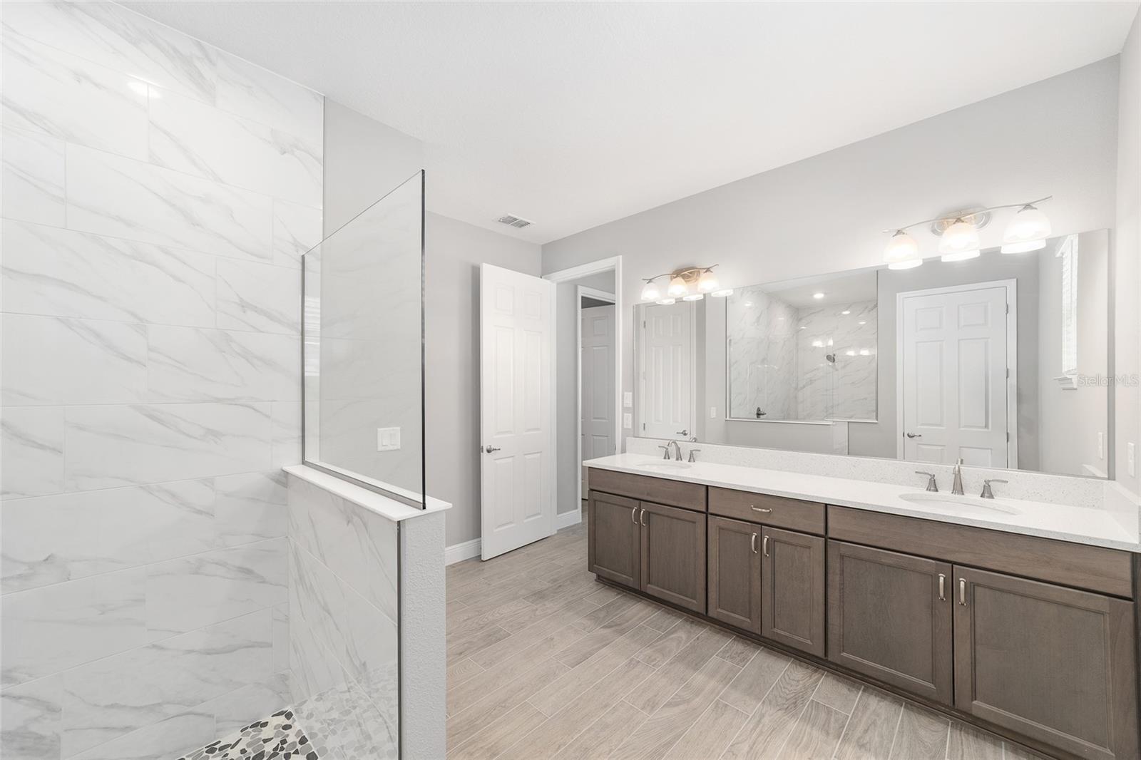 Image 26 of 47 For 10420 105th Court