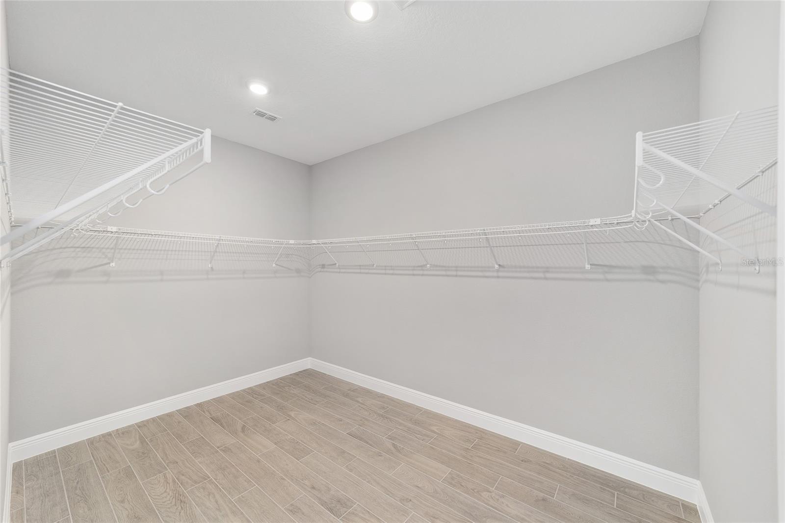 Image 28 of 47 For 10420 105th Court