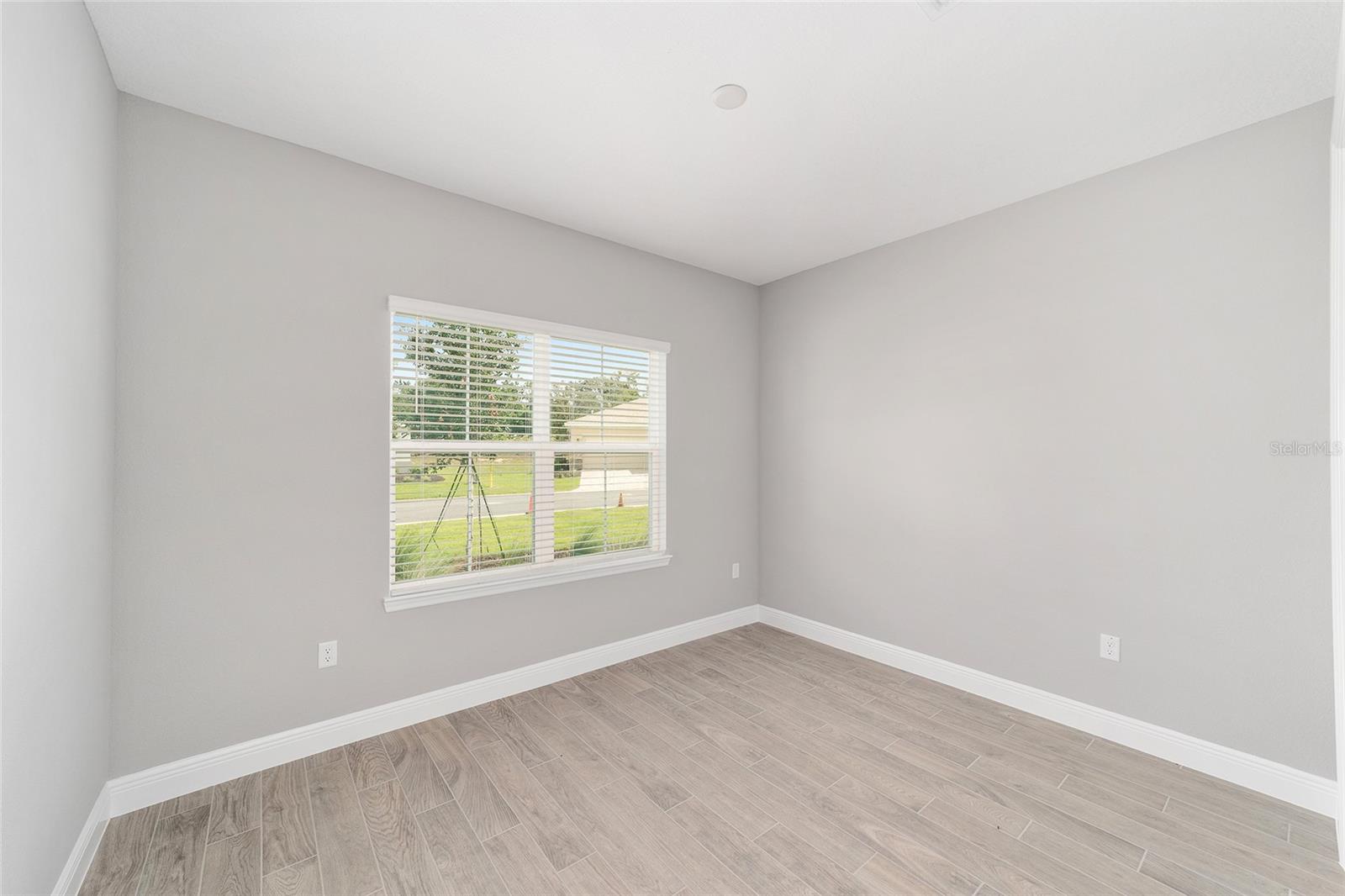 Image 34 of 47 For 10420 105th Court