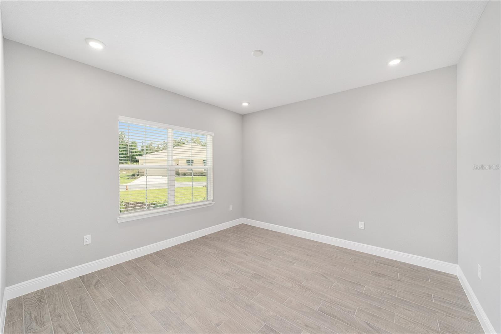 Image 37 of 47 For 10420 105th Court