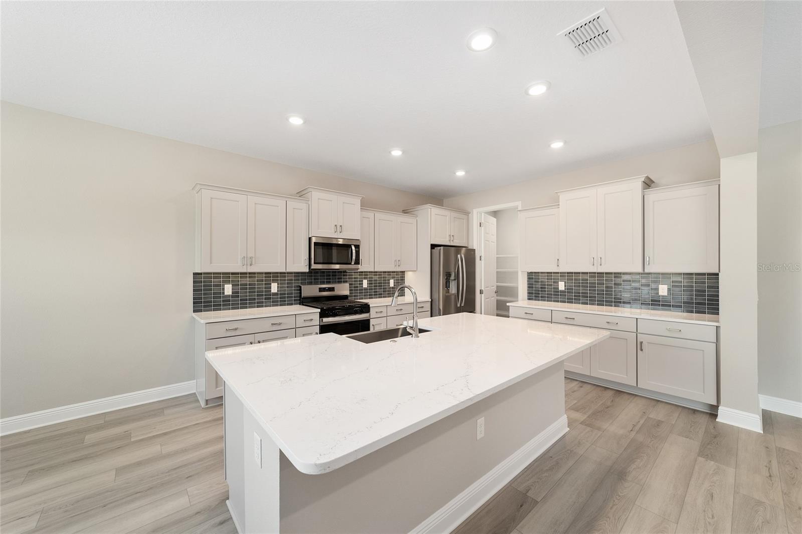 Image 19 of 43 For 10406 105th Court