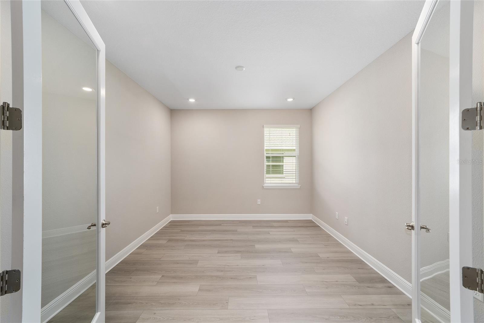 Image 34 of 43 For 10406 105th Court