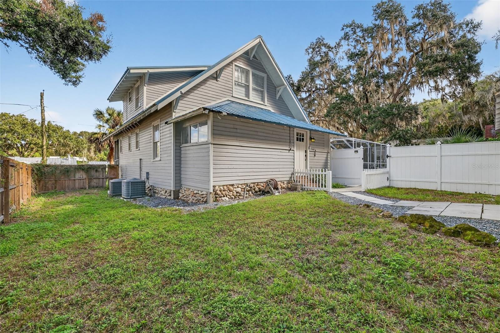 Image 11 of 38 For 14586 139th Place