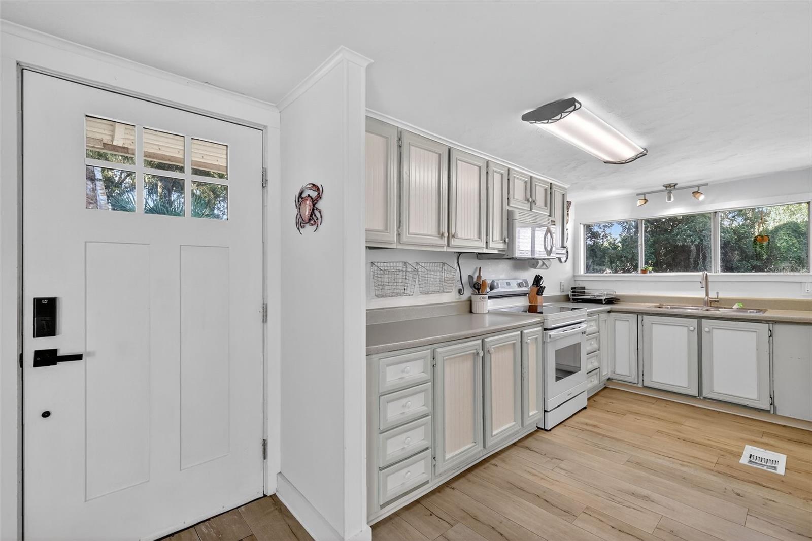 Image 19 of 38 For 14586 139th Place