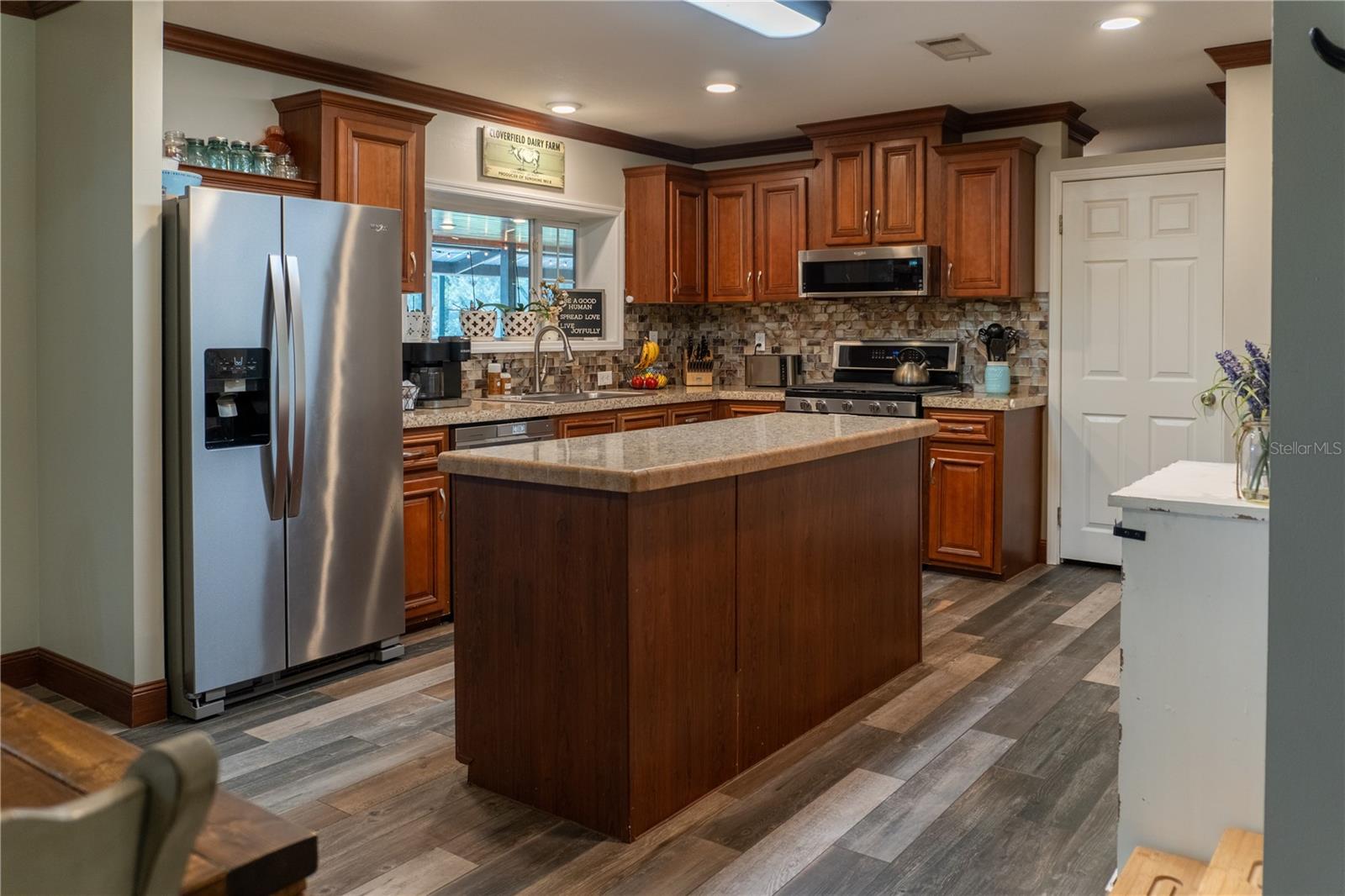 Image 14 of 88 For 17807 Archer Road