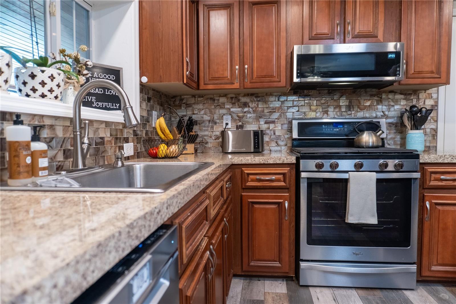 Image 15 of 88 For 17807 Archer Road