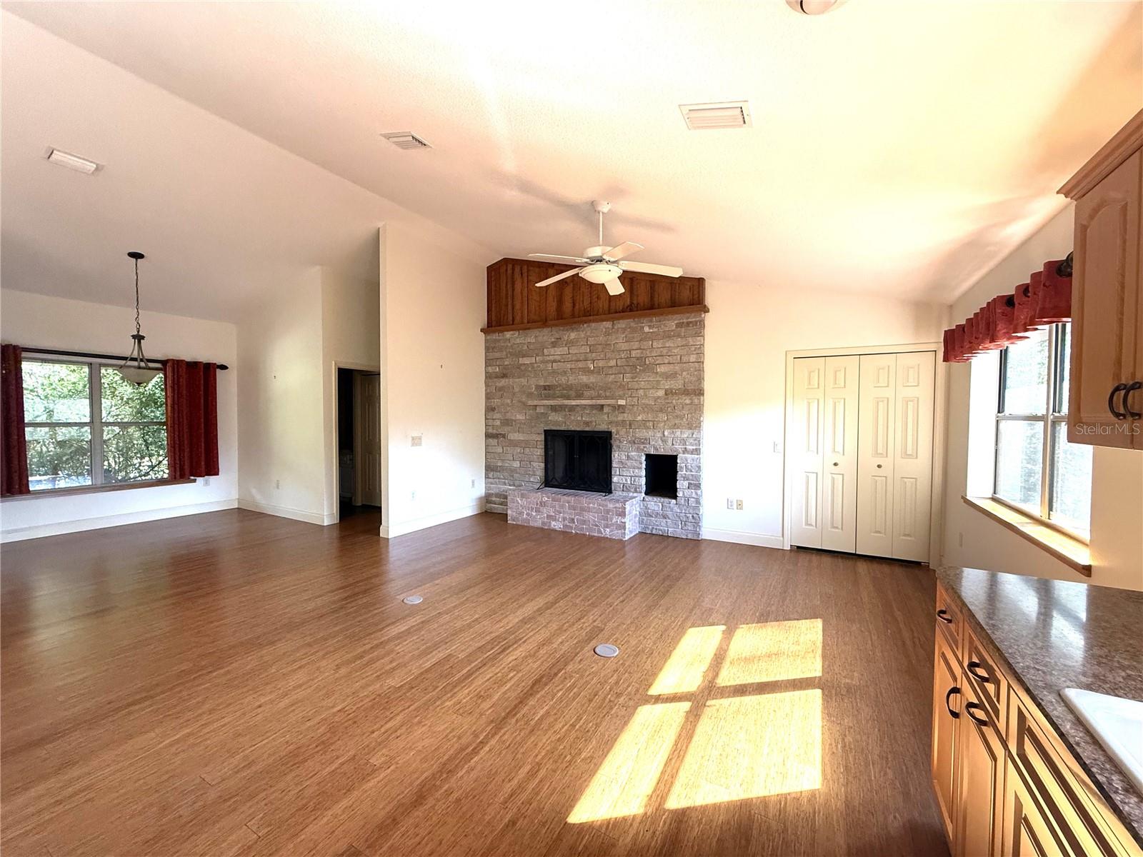 Listing photo id 23 for 12144 Goldendale Avenue