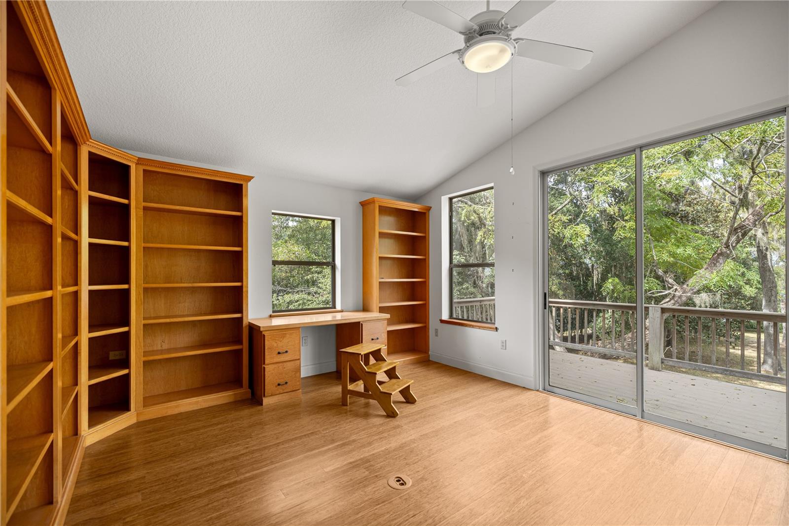 Listing photo id 25 for 12144 Goldendale Avenue