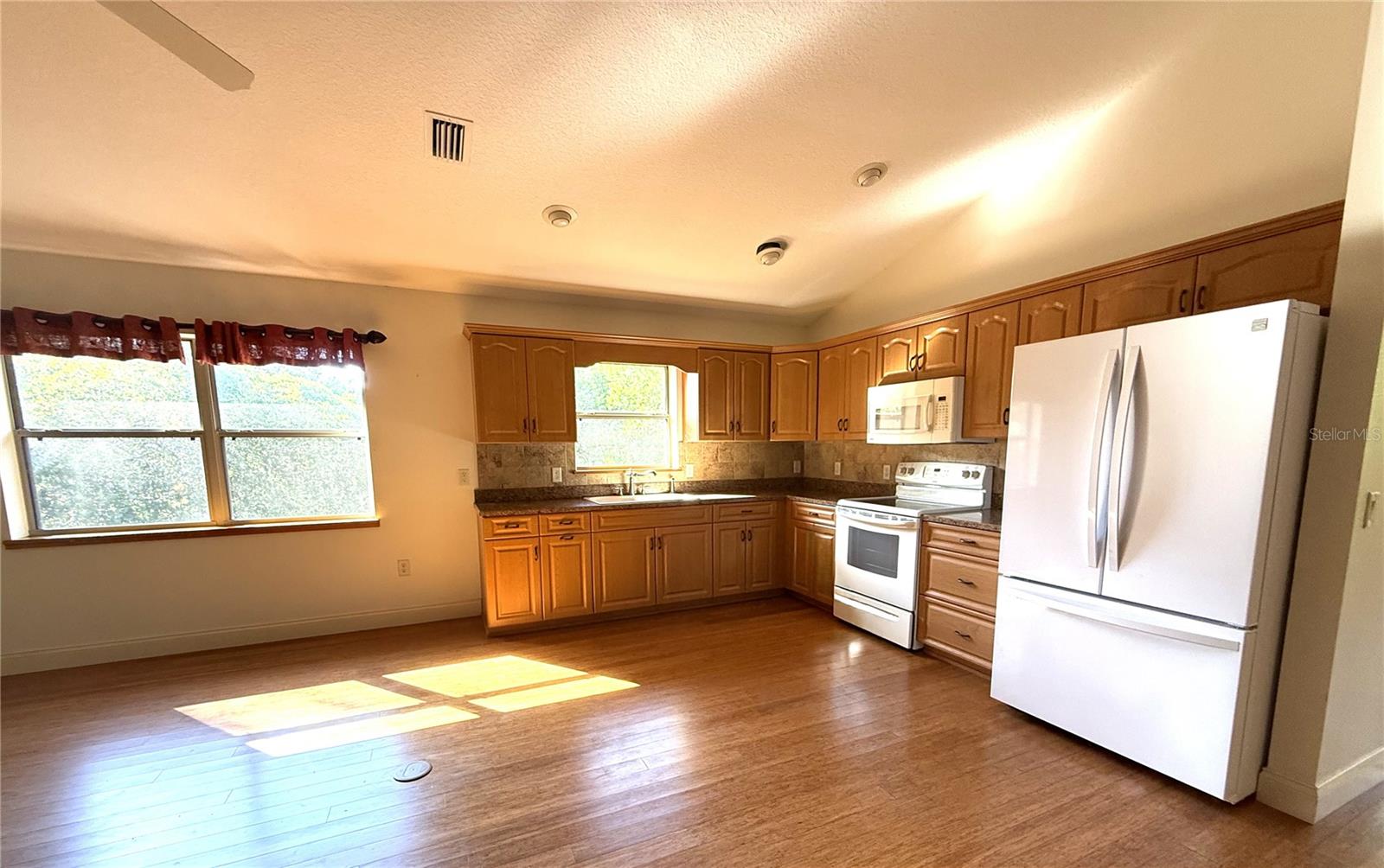 Listing photo id 26 for 12144 Goldendale Avenue