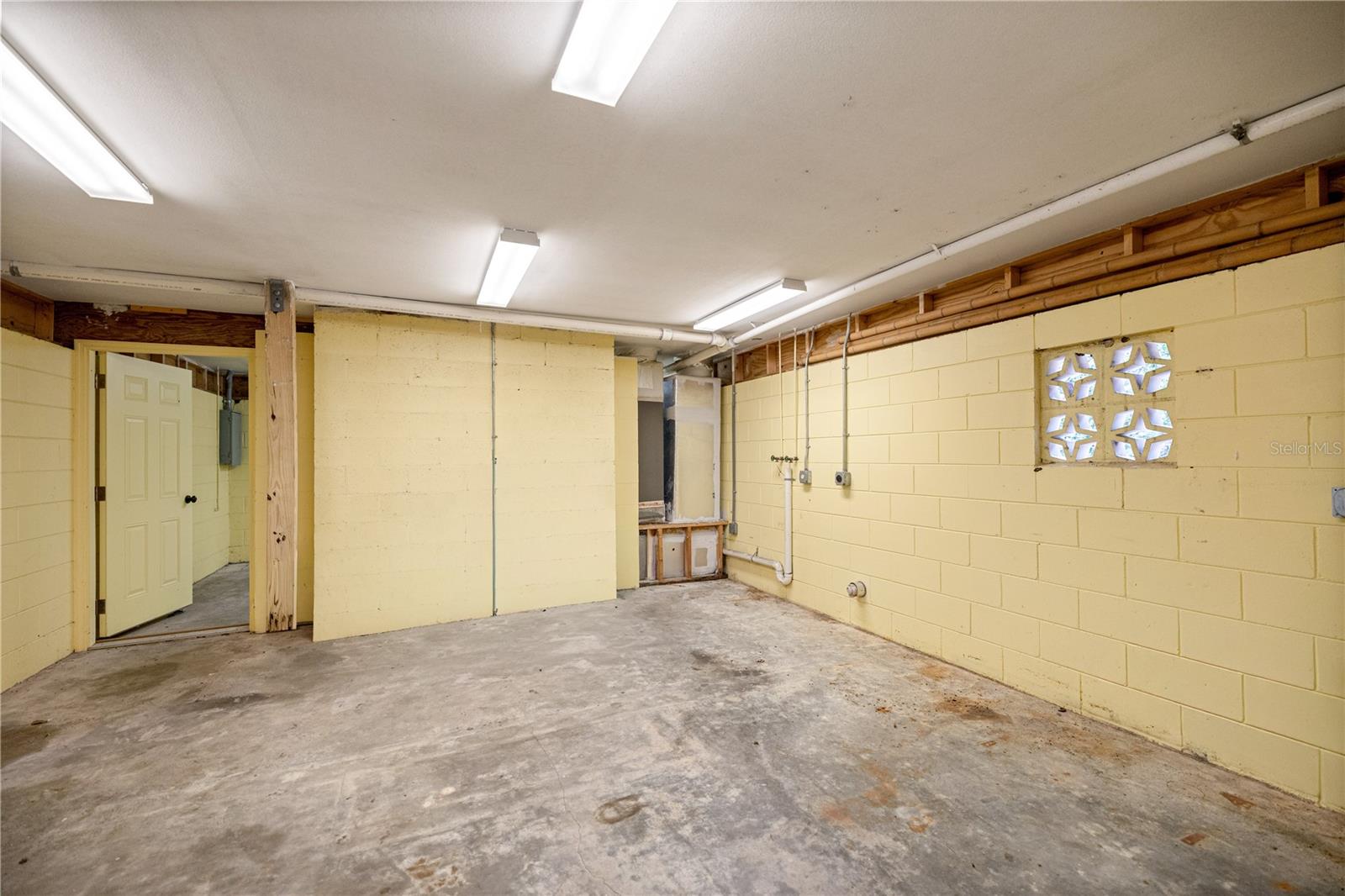 Listing photo id 48 for 12144 Goldendale Avenue