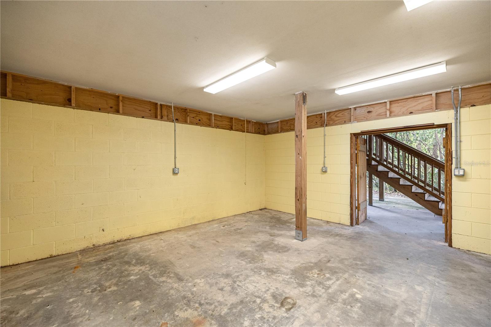 Listing photo id 49 for 12144 Goldendale Avenue