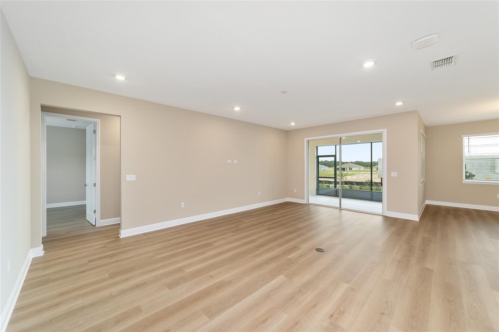 Image 11 of 45 For 10324 105th Court