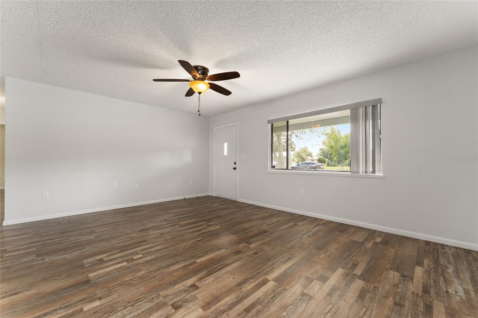 Image 7 of 39 For 9981 103rd Place