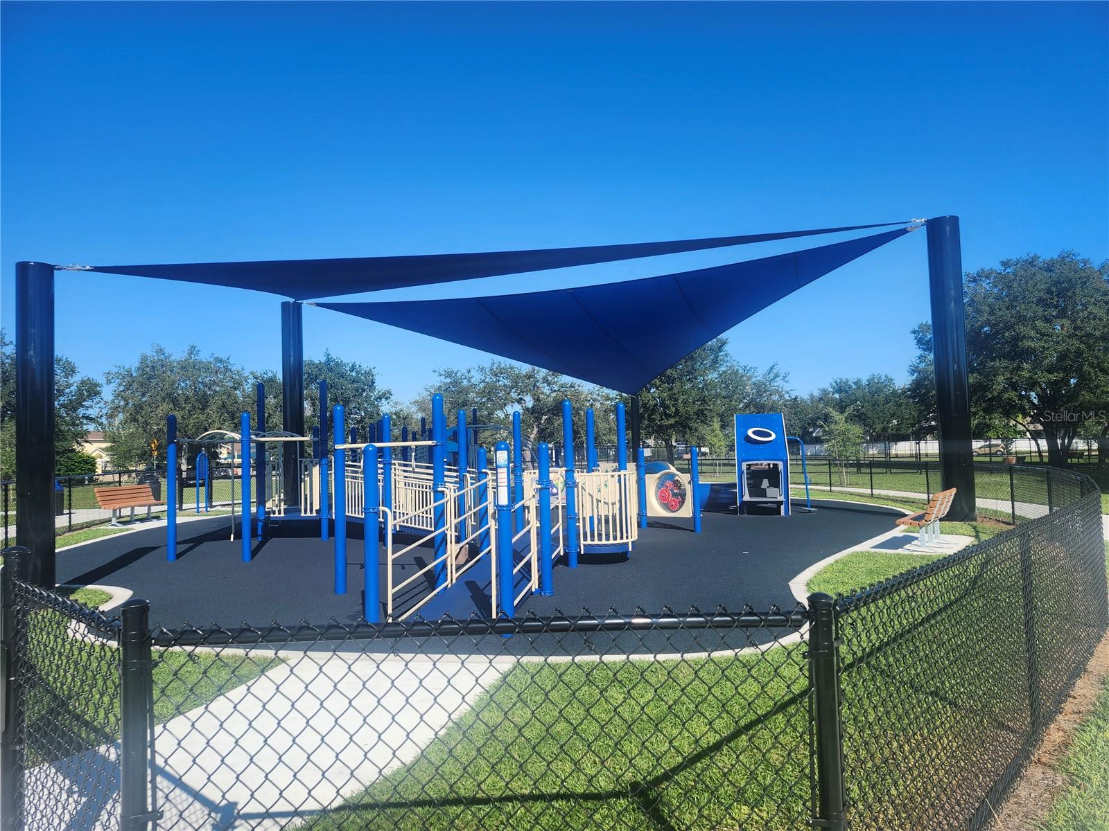 Image 12 of 24 For 12609 Salomon Cove Dr