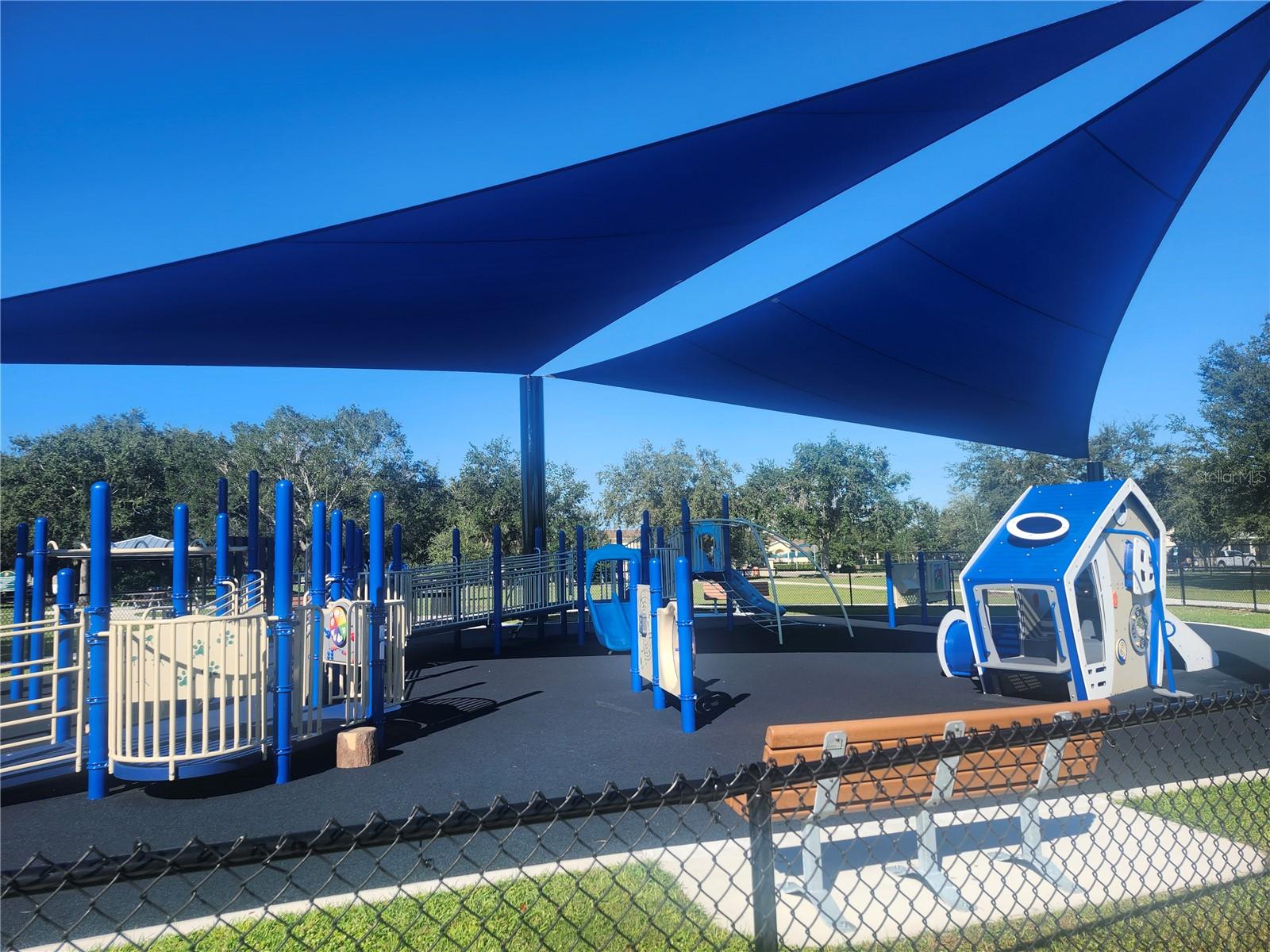 Image 23 of 24 For 12609 Salomon Cove Dr