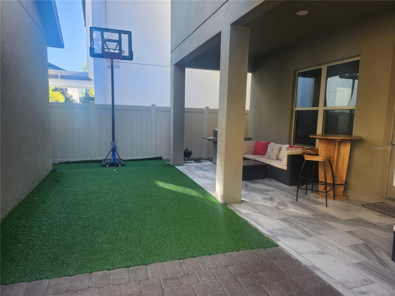 Image 8 of 24 For 12609 Salomon Cove Dr