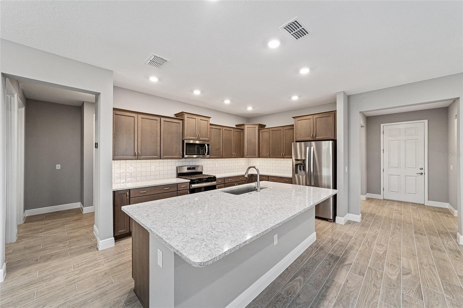 Image 18 of 40 For 9906 106th Circle