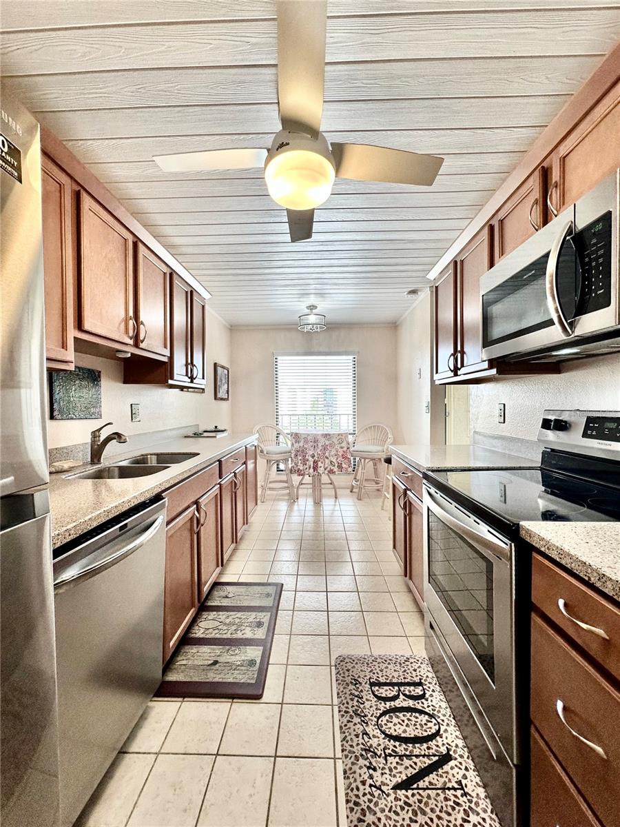 Image 2 of 37 For 3200 Cove Cay Drive 5f