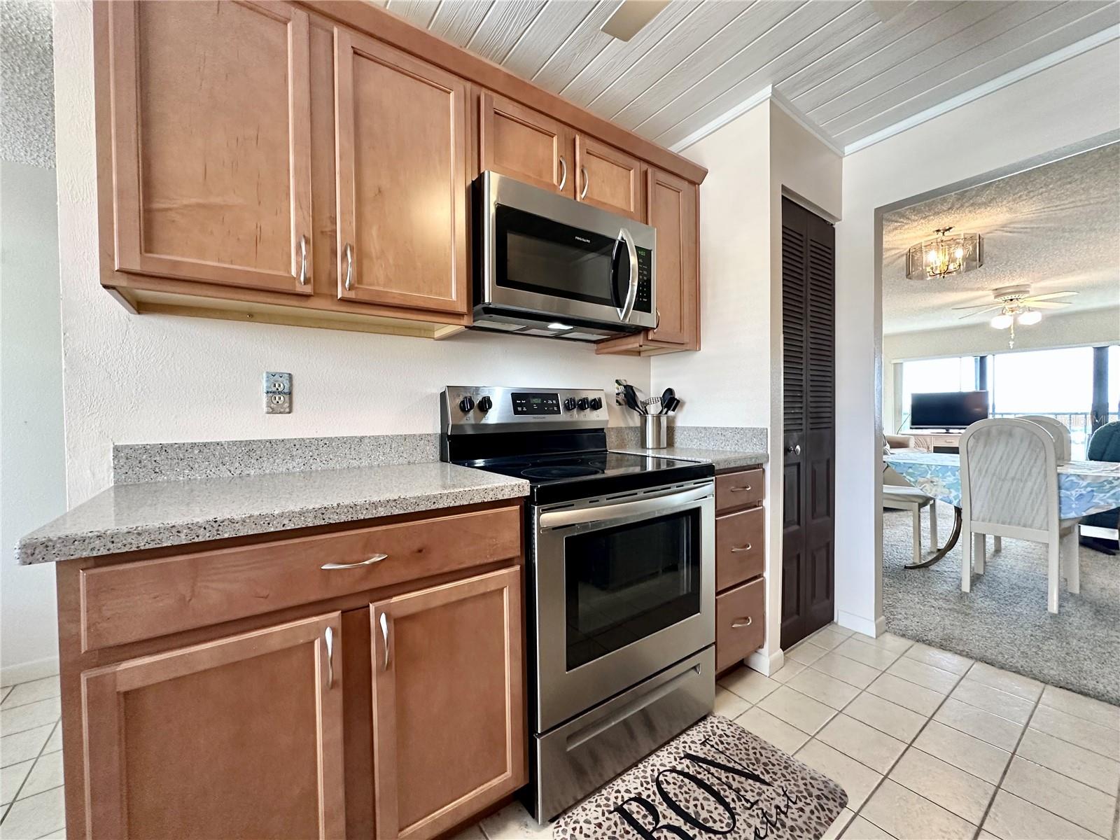 Image 4 of 37 For 3200 Cove Cay Drive 5f