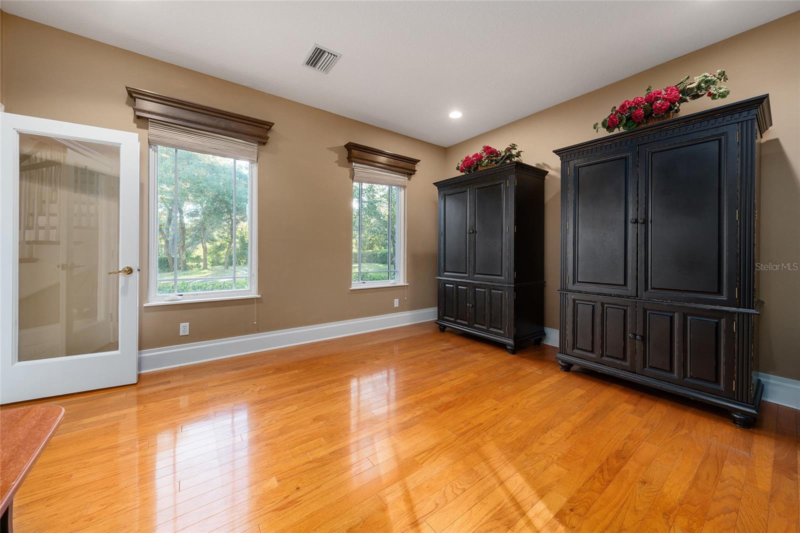 Listing photo id 18 for 4160 Bonanza Drive