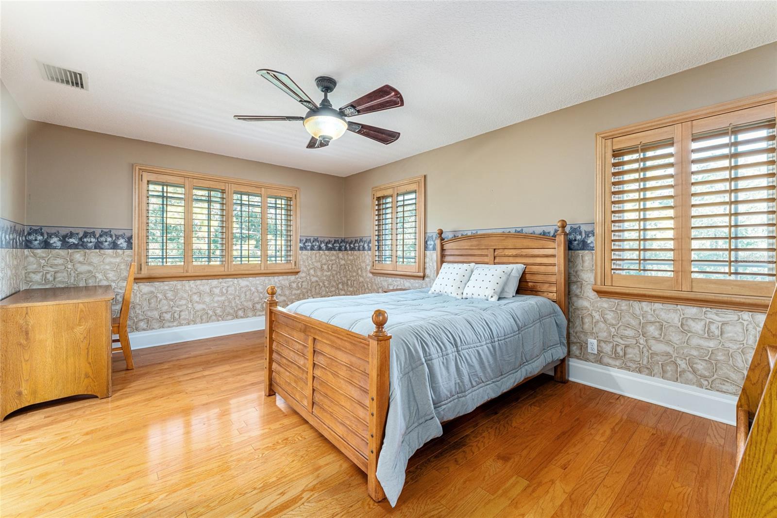 Listing photo id 70 for 4160 Bonanza Drive