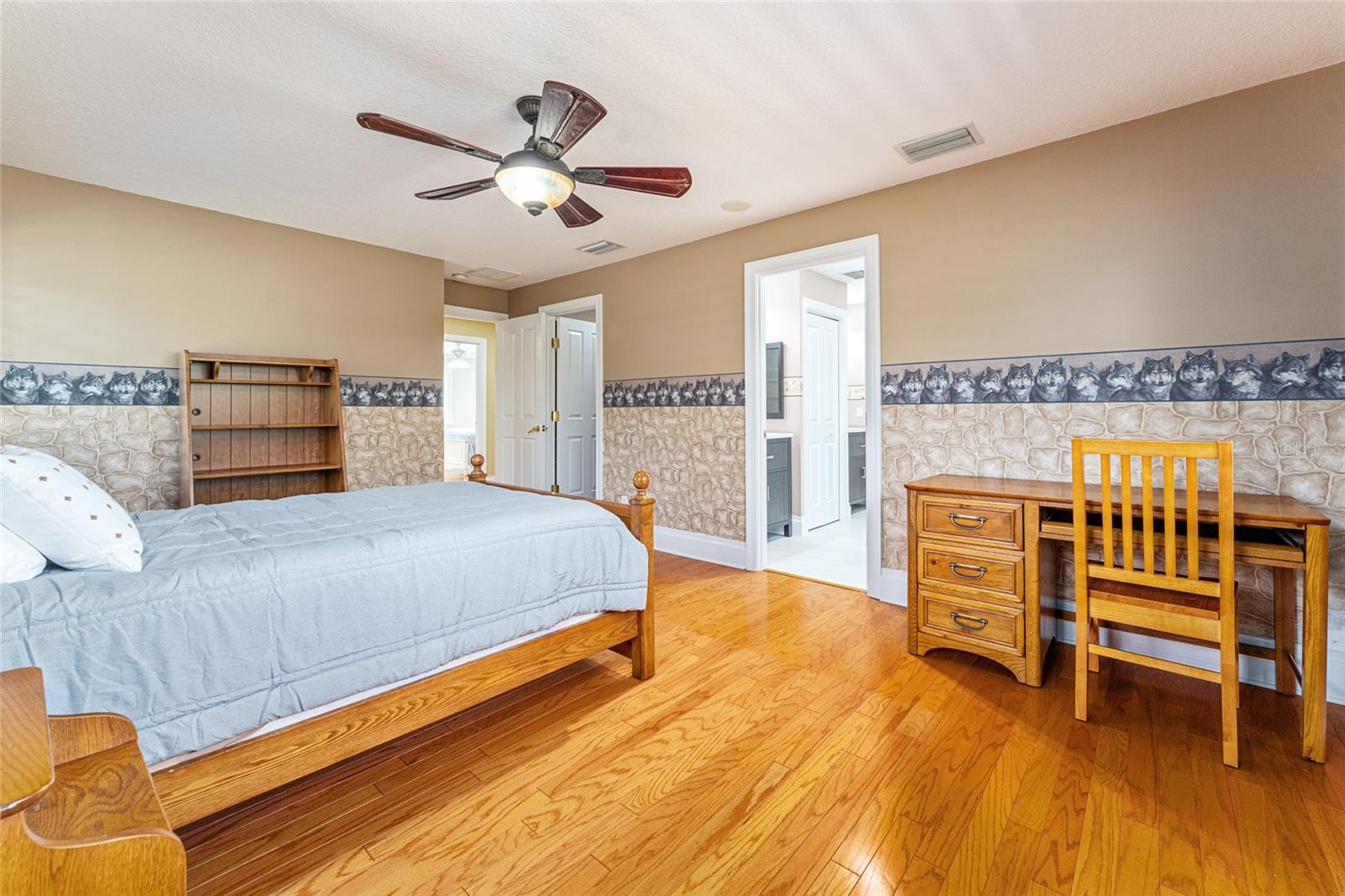 Listing photo id 72 for 4160 Bonanza Drive